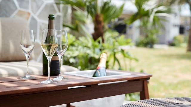 [Heated Pool Package] Family Bunk Terrace - Cabana for 2 hours + Chicken&Beer set