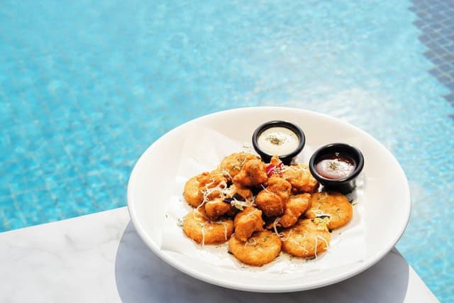 [Heated Pool Package] Family Bunk Terrace - Cabana for 2 hours + Chicken&Beer set