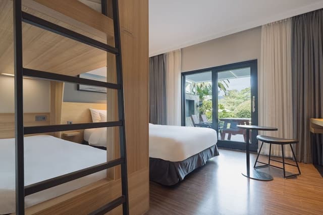 [Heated Pool Package] Family Bunk Terrace - Cabana for 2 hours + Chicken&Beer set