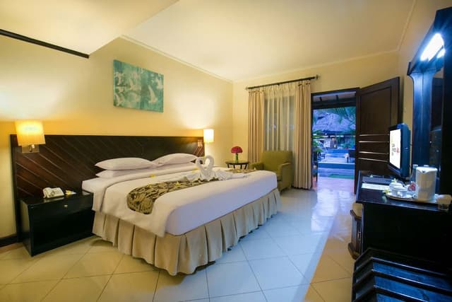Super Deluxe Pool View Room