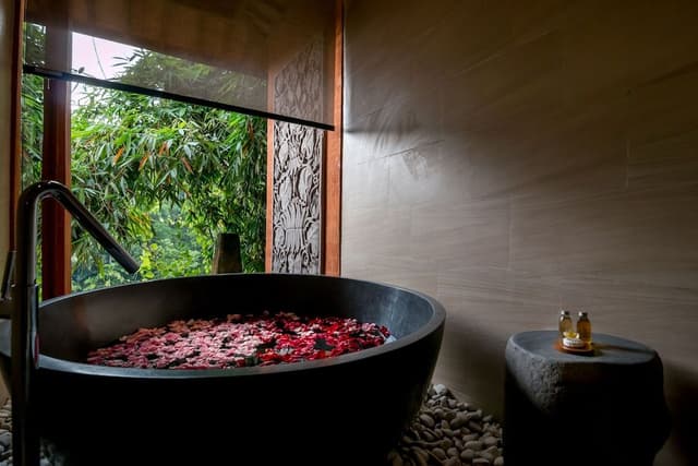 Honeymoon Suite