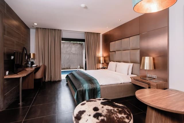 Pool Suite