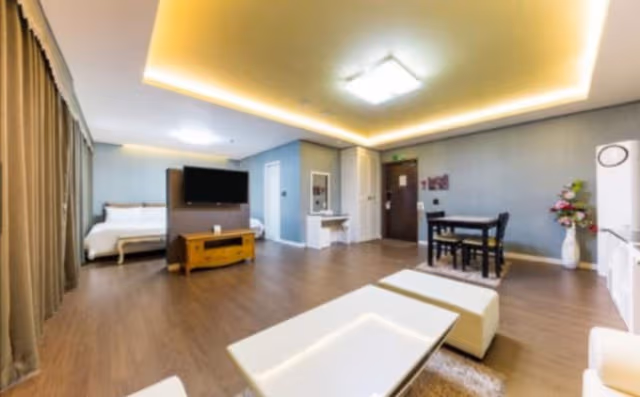 Presidential Suite (Room Only)
