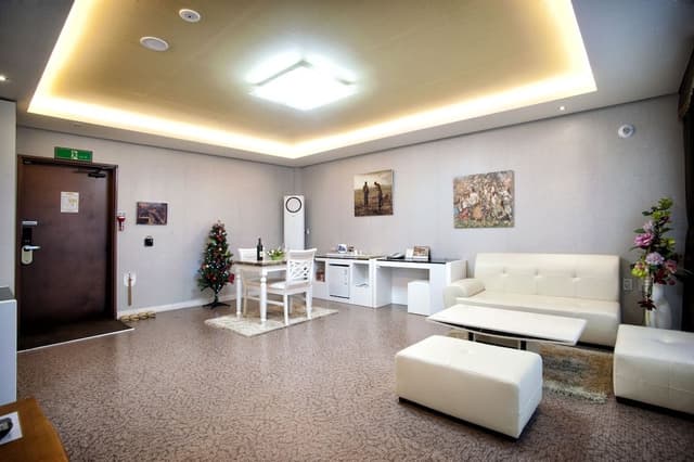 Presidential Suite (Room Only)
