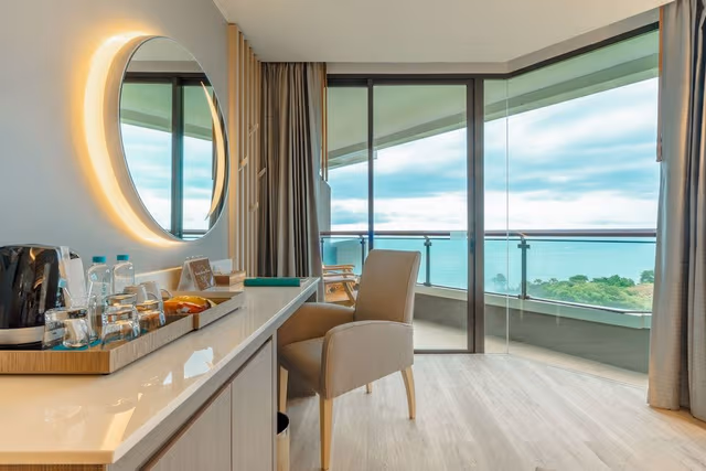 Deluxe Corner Room (Twin Bed) Sea View