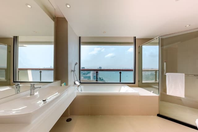 Deluxe Corner Room (Twin Bed) Sea View
