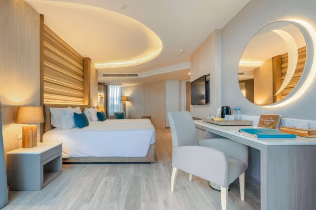 Deluxe Corner Room (Twin Bed) Sea View