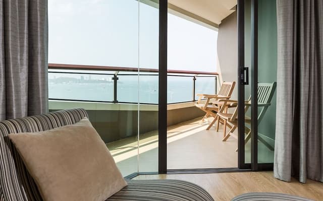 Deluxe Corner Room (Twin Bed) Sea View