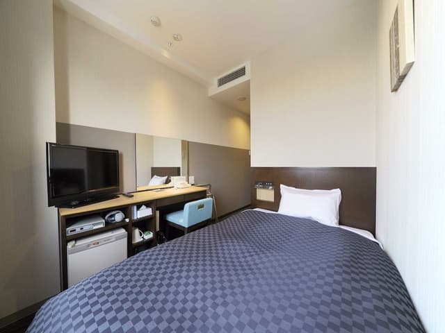 Single Room, Smoking