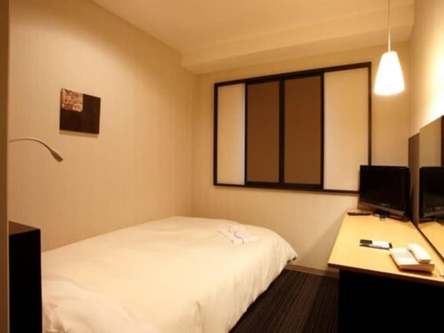 Single Room, Smoking