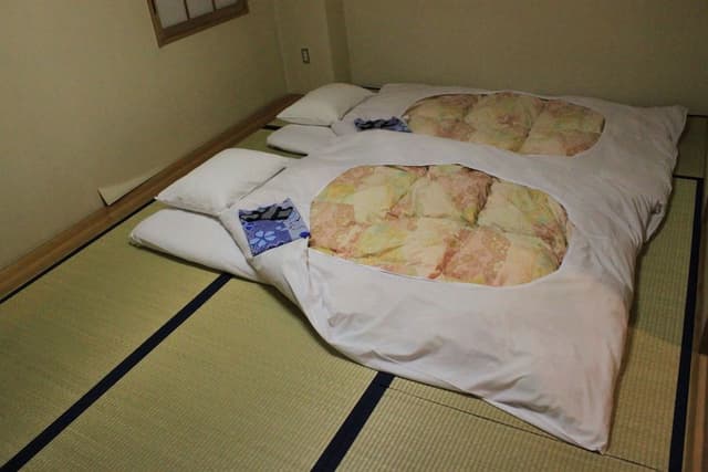Japanese Style Room, Smoking