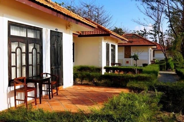 Bungalow, Garden View