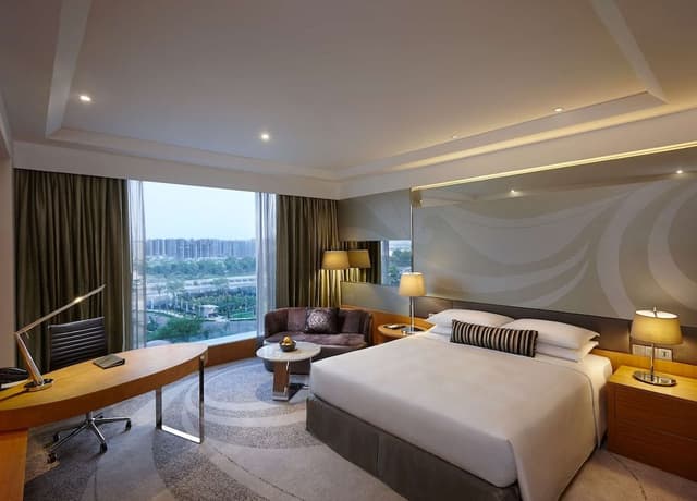 Room, 1 King Bed (Club Access)