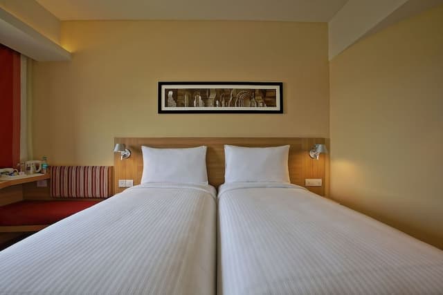 Standard Room, 1 Queen Bed
