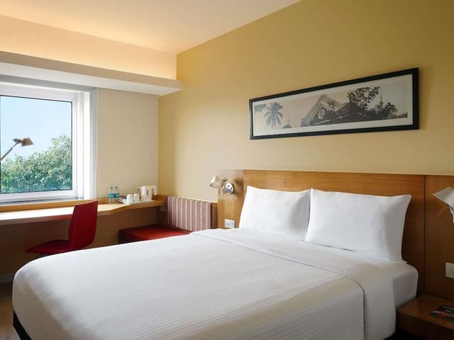 Standard Room, 1 Queen Bed