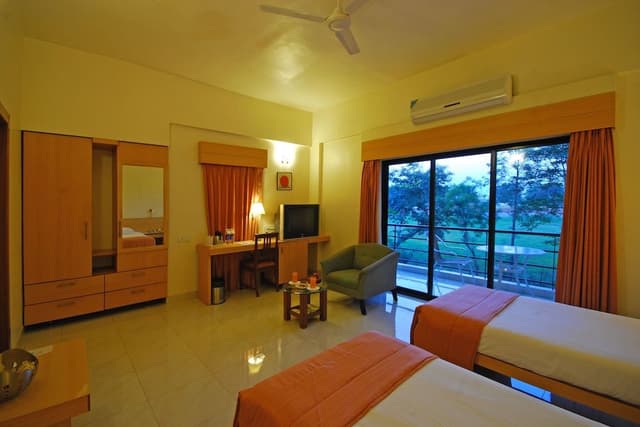 Semi Deluxe Room