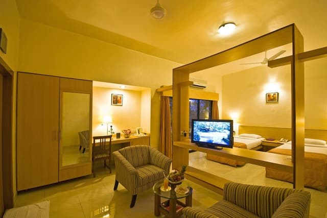 Semi Deluxe Room