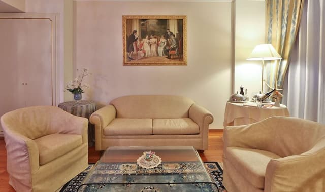 Executive Suite, Jetted Tub