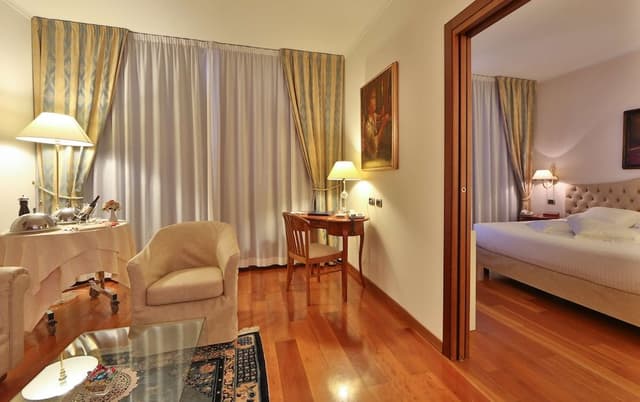 Executive Suite, Jetted Tub