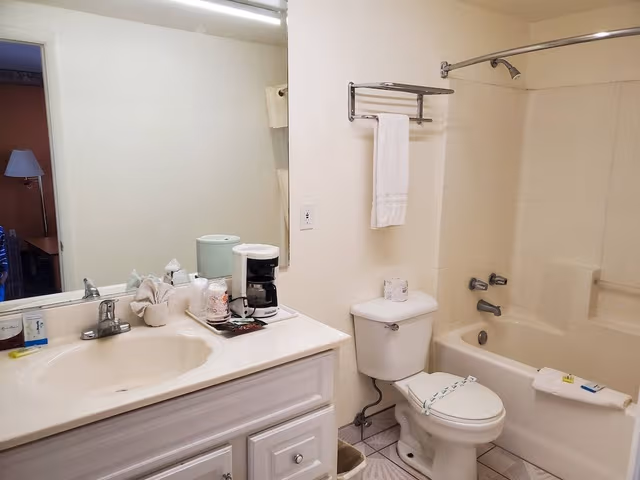 Business Suite, 2 Queen Beds, Mountain View