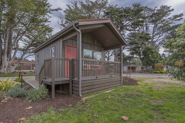 Studio Cottage with Wet Bar