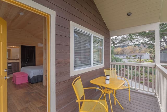 Studio Cottage with Wet Bar