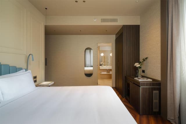 Deluxe Room, 1 King Bed