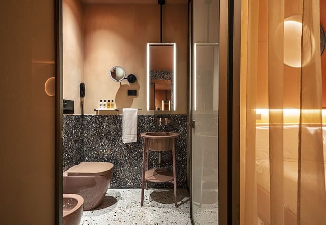 Nesting Private Suite