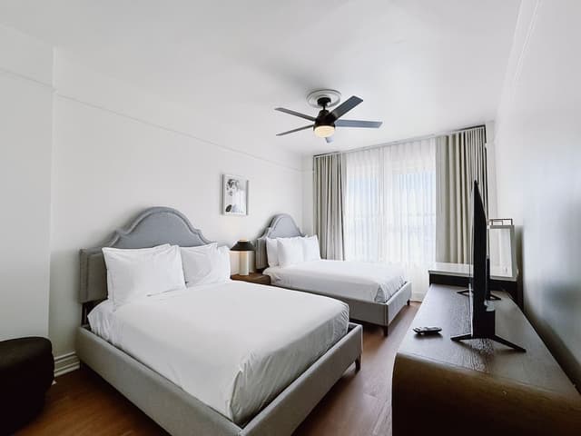 2 Double Beds
