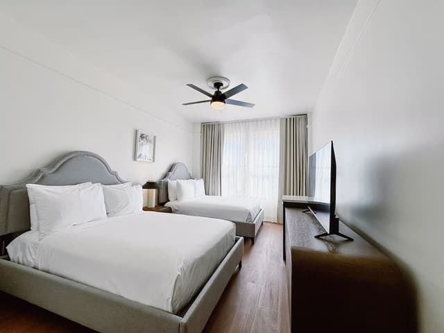 2 Double Beds