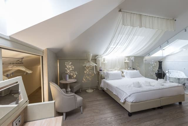 Suite, 1 Queen Bed