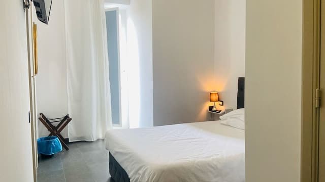 Deluxe Double Room Single Use