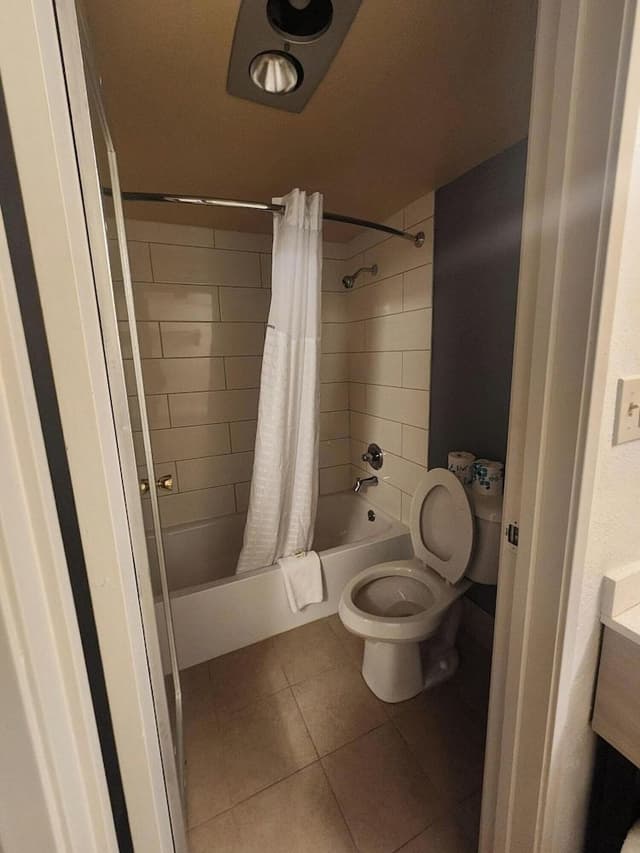 Standard Studio, 1 King Bed, Refrigerator & Microwave