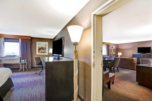 1 KING LARGE SUITE WITH SEPARATE LIVING ROOM