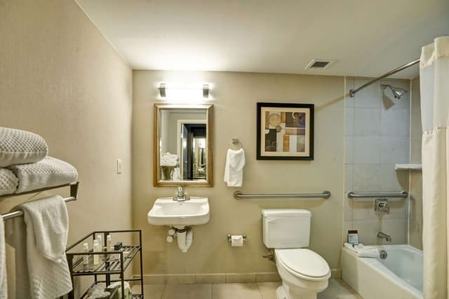 2 QUEEN BEDS MOBILITY ACCESSIBLE BATHTUB