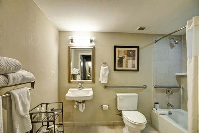 2 QUEEN BEDS MOBILITY ACCESSIBLE BATHTUB