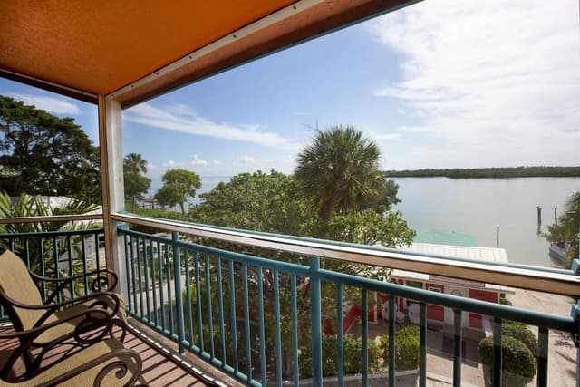 Suite, 1 King Bed with Sofa bed, Balcony, Bay View
