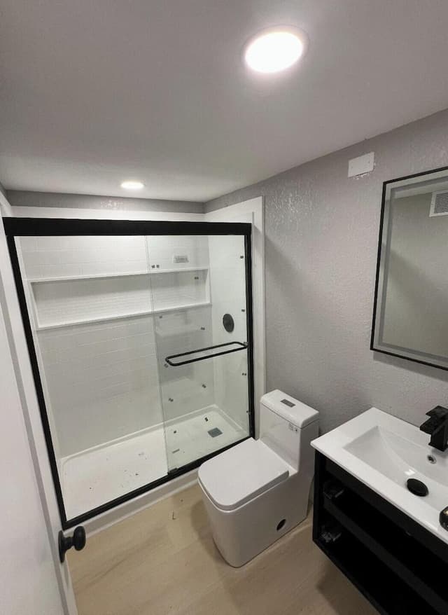 Single Room, 1 King Bed, Non Smoking (non pet)