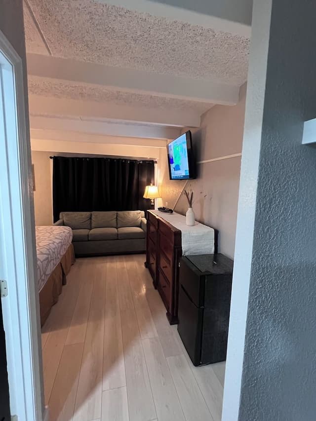 Single Room, 1 King Bed, Non Smoking (non pet)