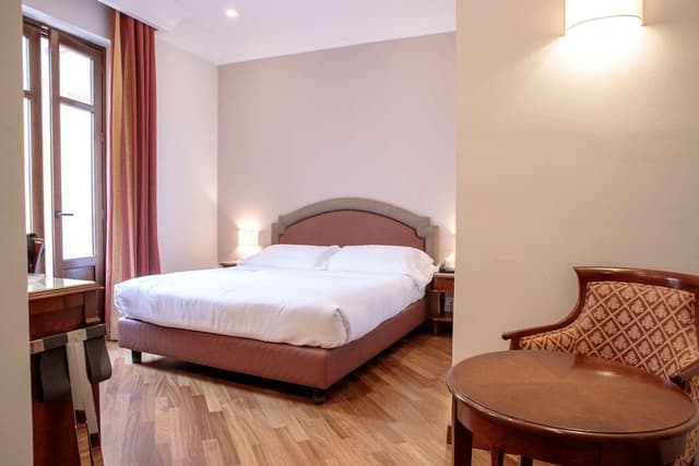 Standard Room, 1 King Bed, Smoking (Shower Only)