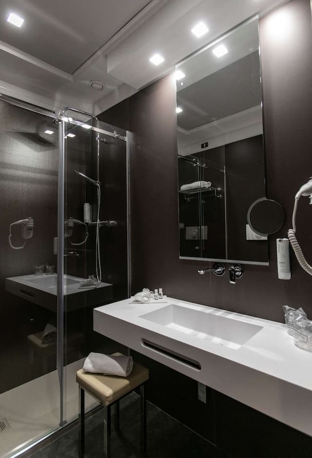 Junior Suite, 1 King Bed, Smoking, Balcony (Shower Only)