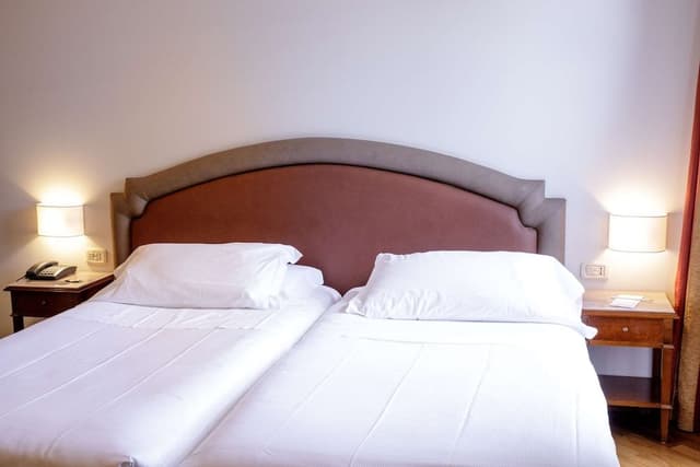 Standard Room, 1 King Bed, Smoking (Shower Only)