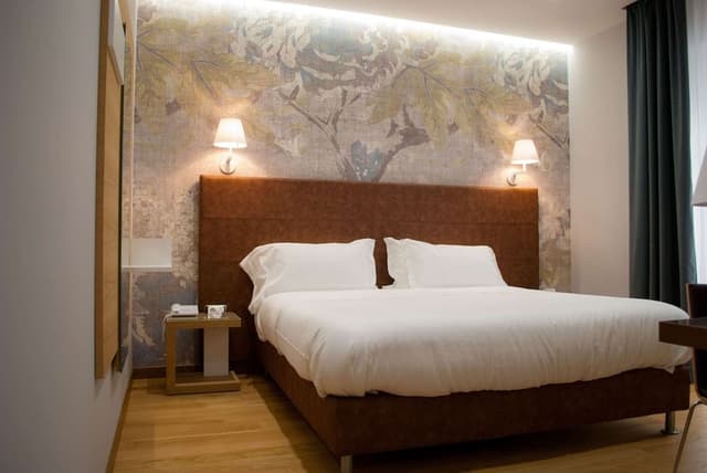 Executive Room, 1 King Bed, Smoking (Shower Only)