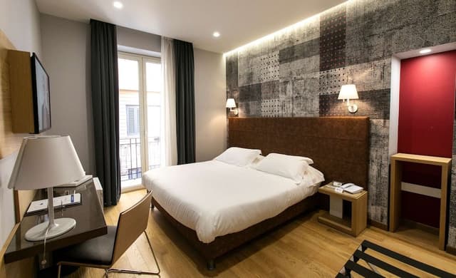 Executive Room, 1 King Bed, Smoking (Shower Only)
