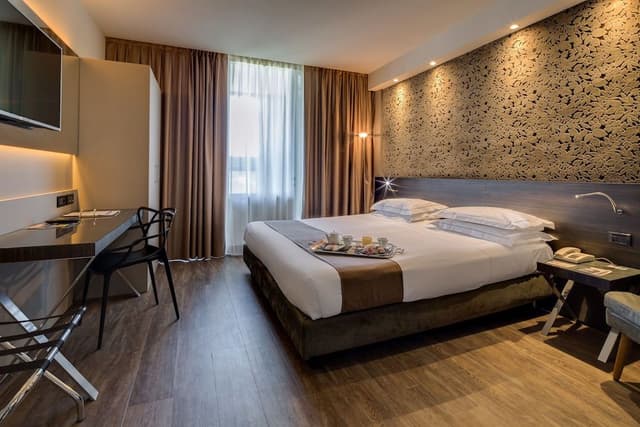 Executive Room, 1 King Bed, Non Smoking (Larger Room)