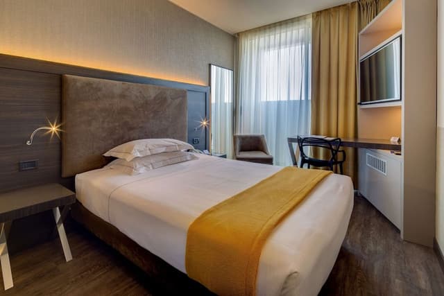 Standard Room, 1 Double Bed, Non Smoking (French Size Bed 140 Cm)
