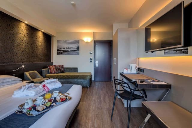 Executive Room, 1 King Bed, Non Smoking (Larger Room)