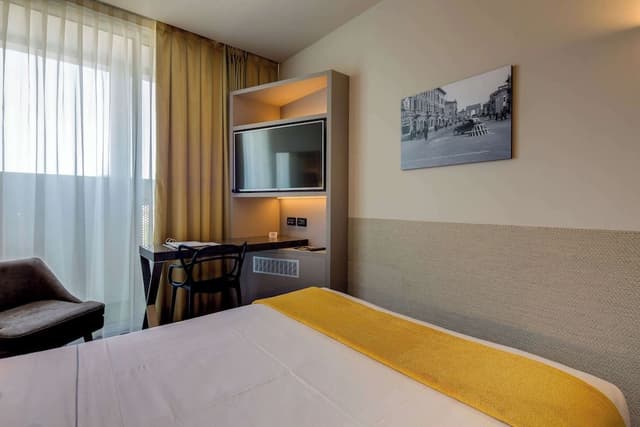 Standard Room, 1 Double Bed, Non Smoking (French Size Bed 140 Cm)