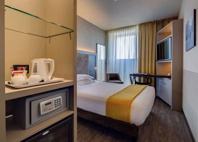 Standard Room, 1 Double Bed, Non Smoking (French Size Bed 140 Cm)
