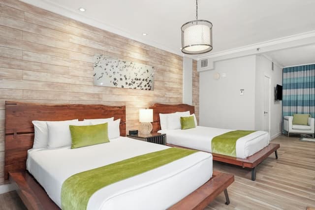 Double Queen Jr Suite